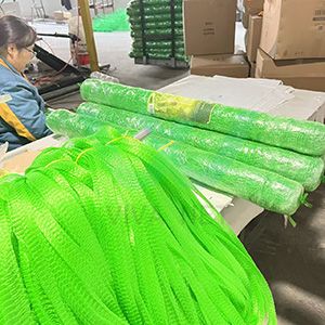 Green color cucumber net/mesh /netting Green color cucumber net/mesh /netting